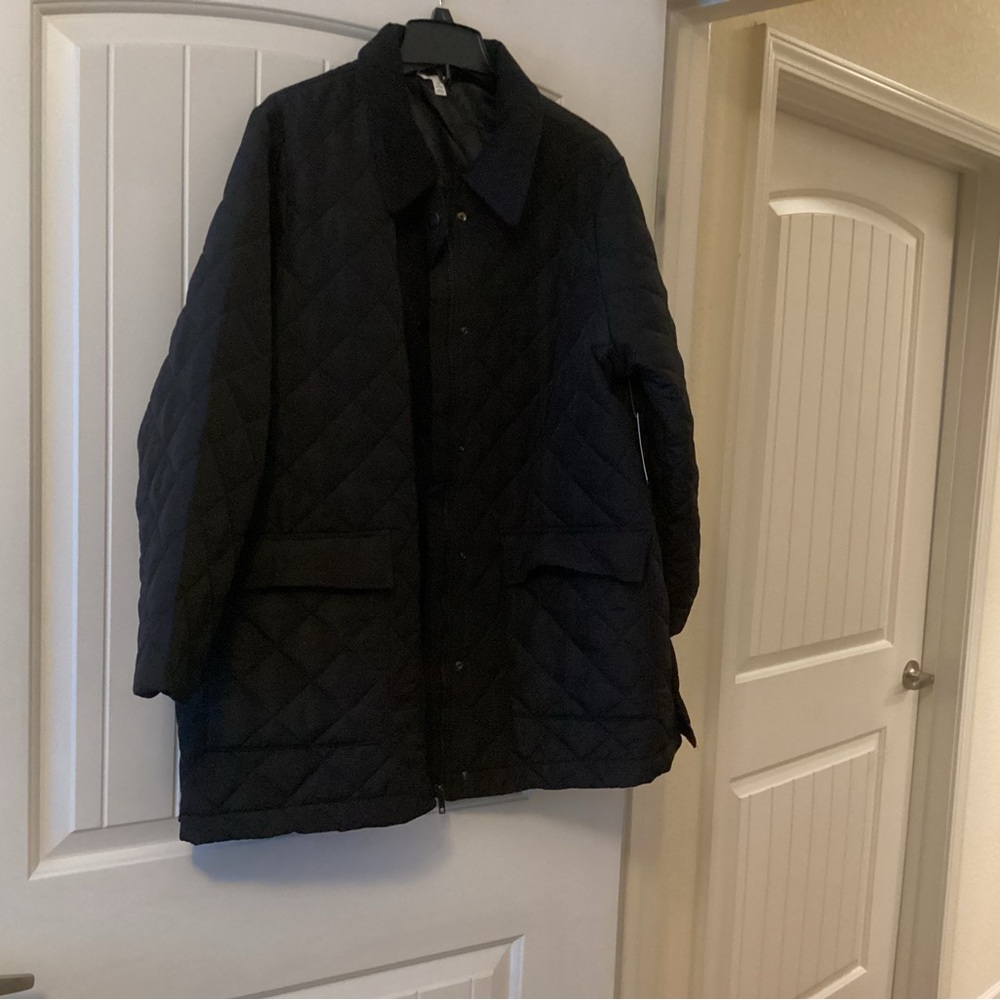 Womens black Quilted Coat. NWT
Smoke/pet free home.